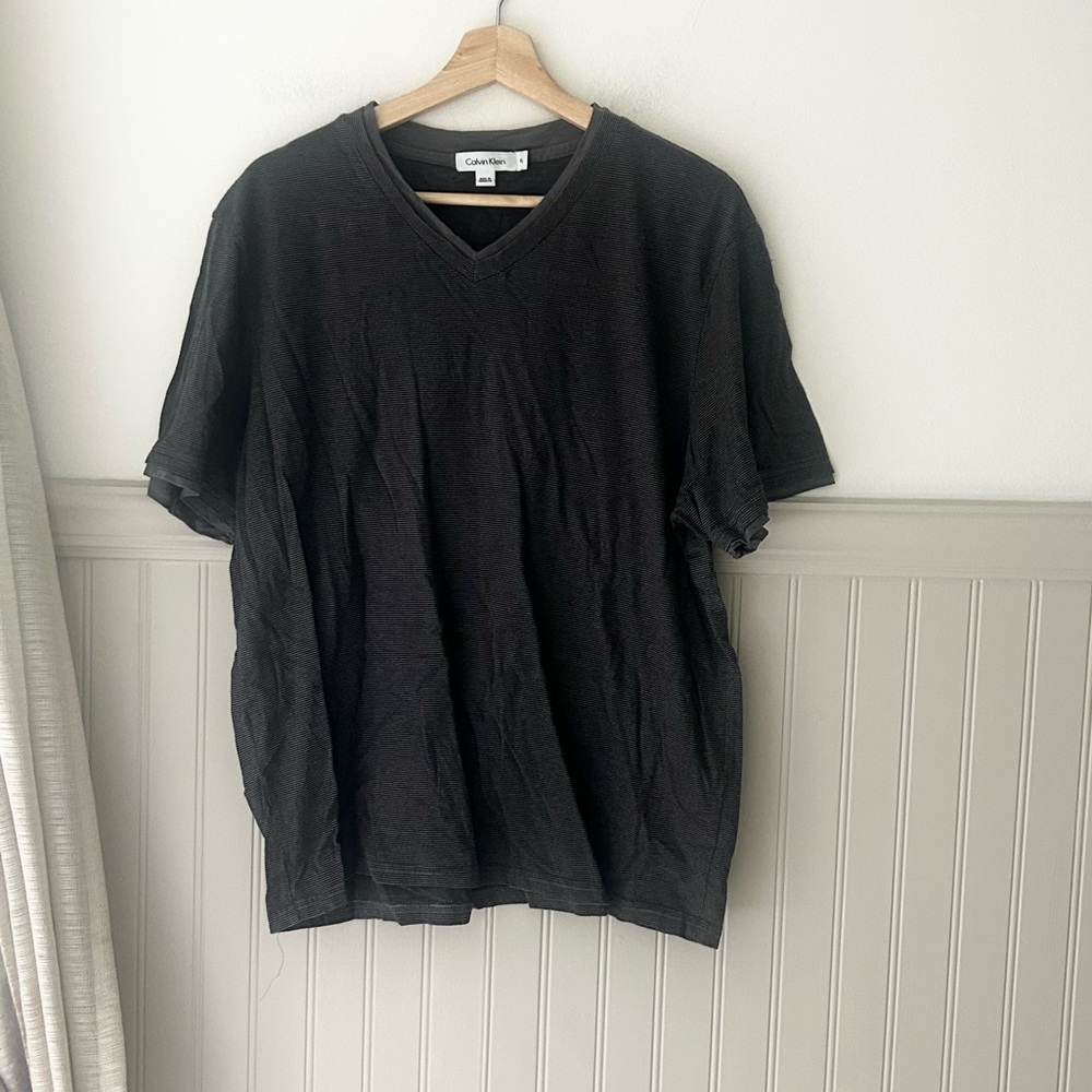 Calvin Klein XL Men’s Gray Black Striped V-Neck Tee Cotton Shirt